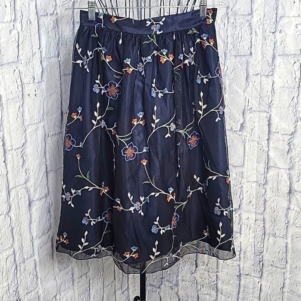 COMME TOI Floral Embroidered Skirt‎ Waist 28 inches